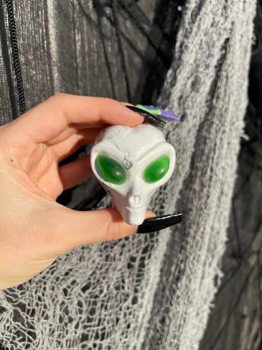 Howlite Alien with Cateye Eyes