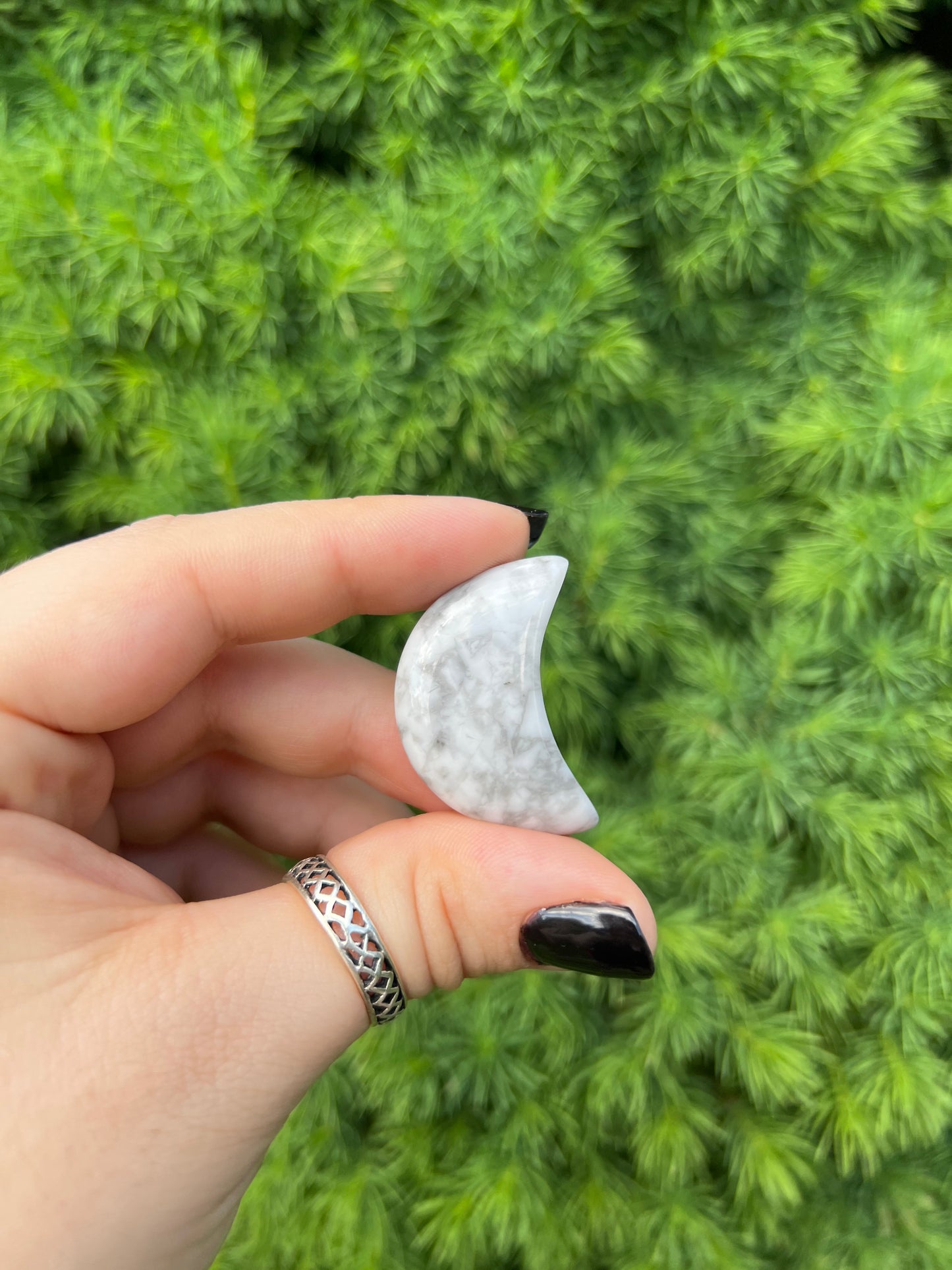 Howlite Mini Moon