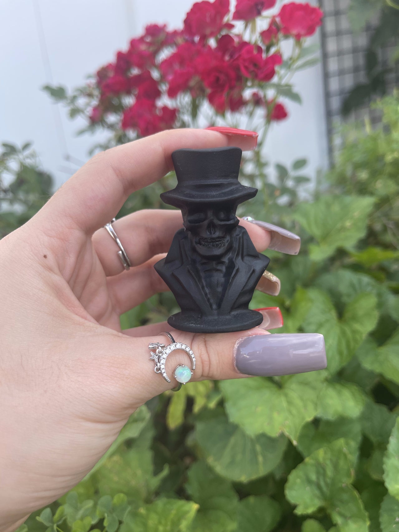 Back Obsidian Skull with Top Hat