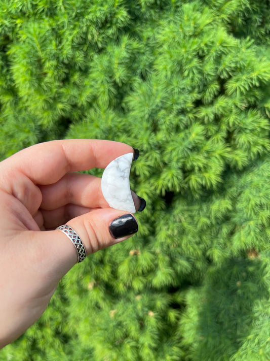 Howlite Mini Moon