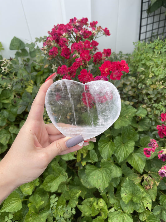 Selenite Heart Charging Plate